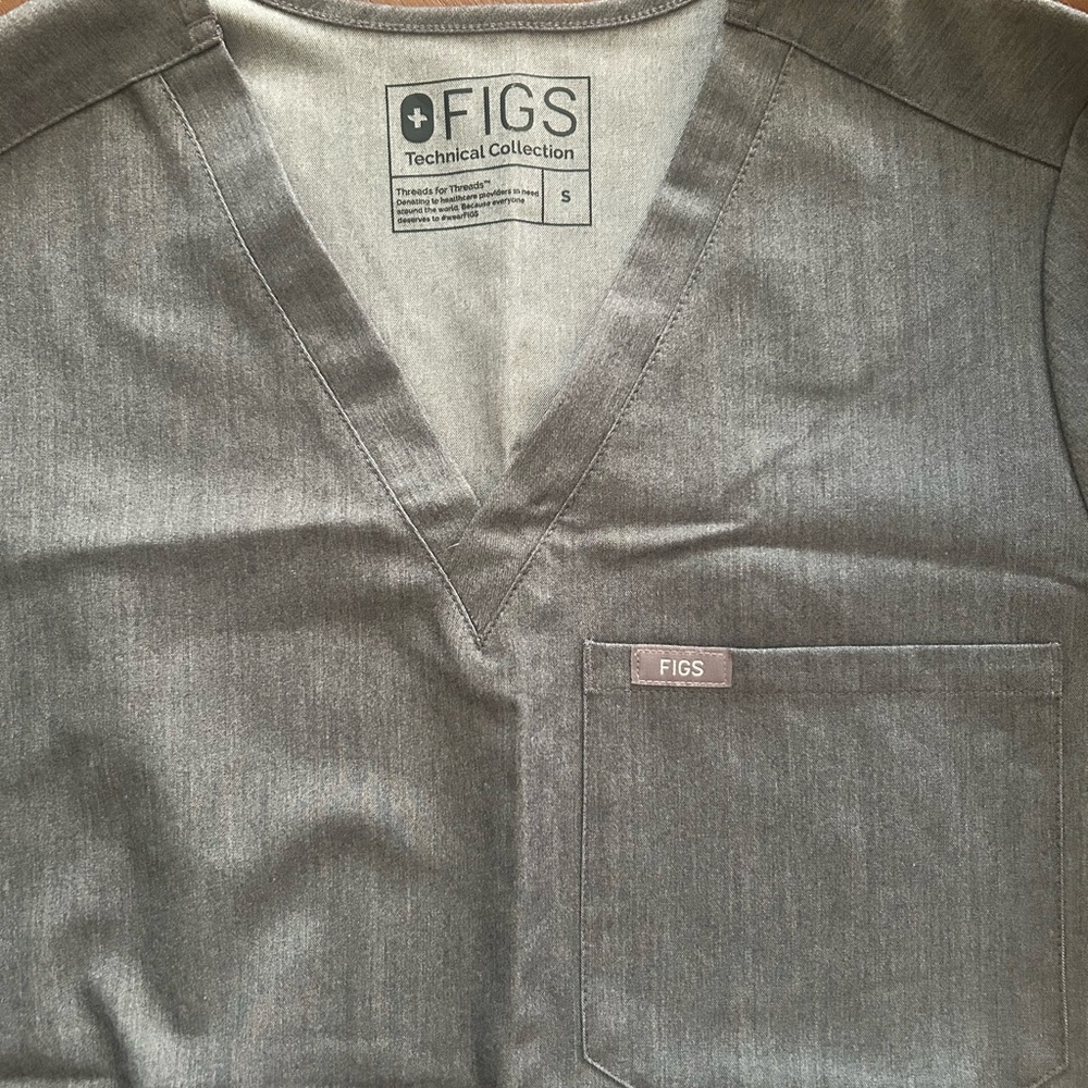 Figs Charcoal Technical Collection Scrub set. SM top, XS bottom.